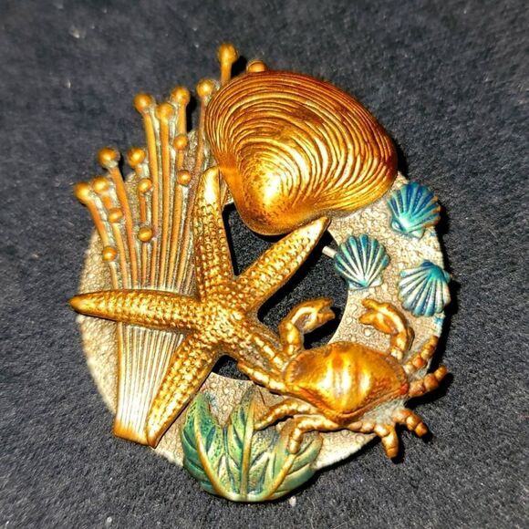 Beautifully Detailed Vintage Ocean Life Brooch - Picture 1 of 5